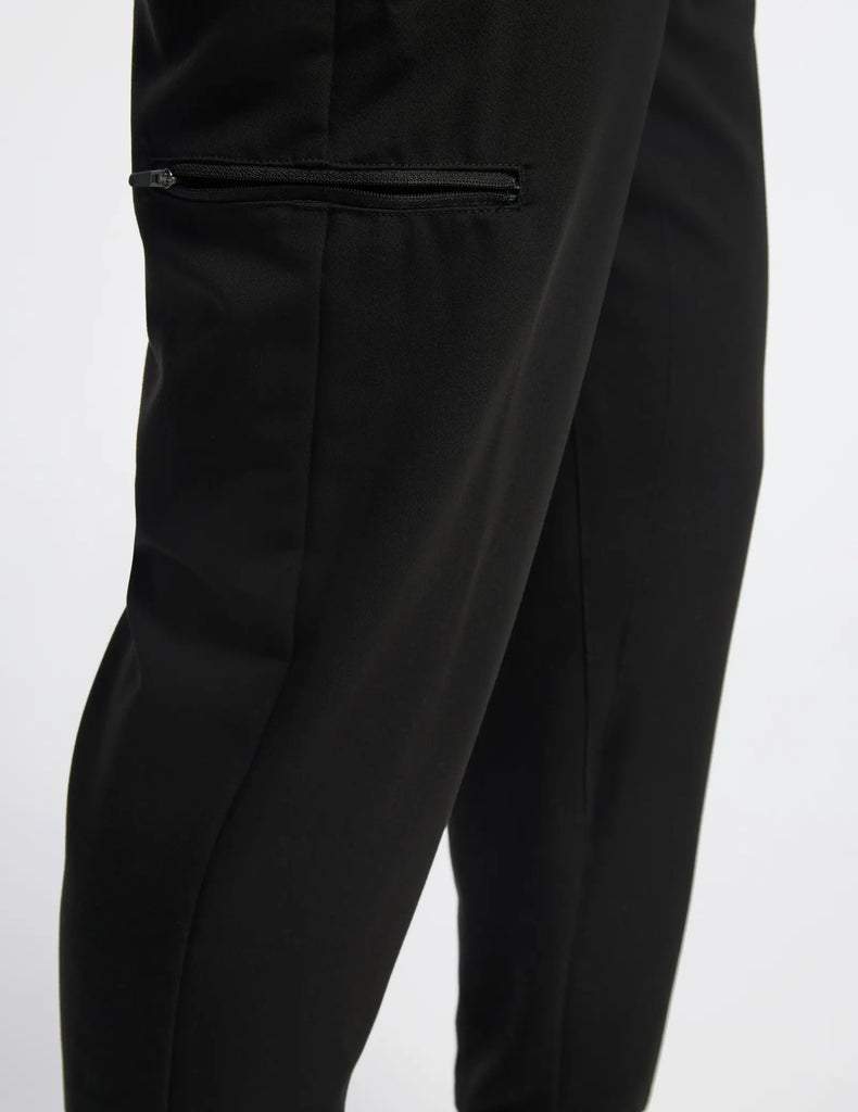 Jaanuu Scrubs Men's Momentum 2-in-1 Scrub Jogger Black | scrub-supply.com