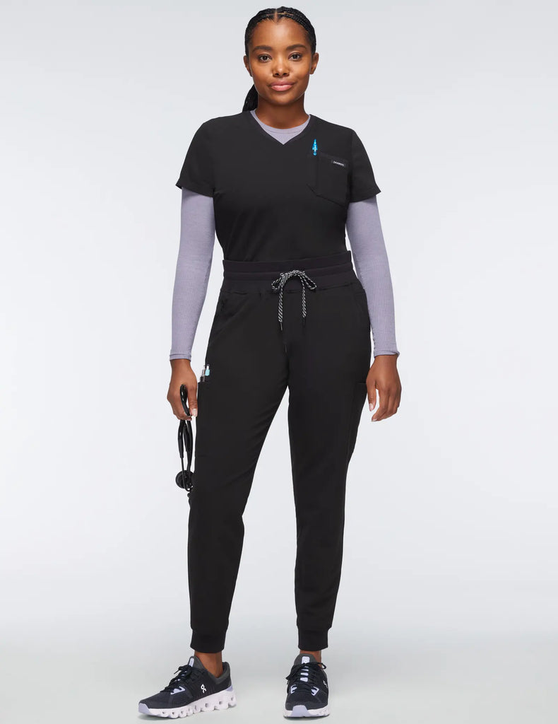 Jaanuu Scrubs Women's 13-Pocket Scrub Jogger Black | scrub-supply.com