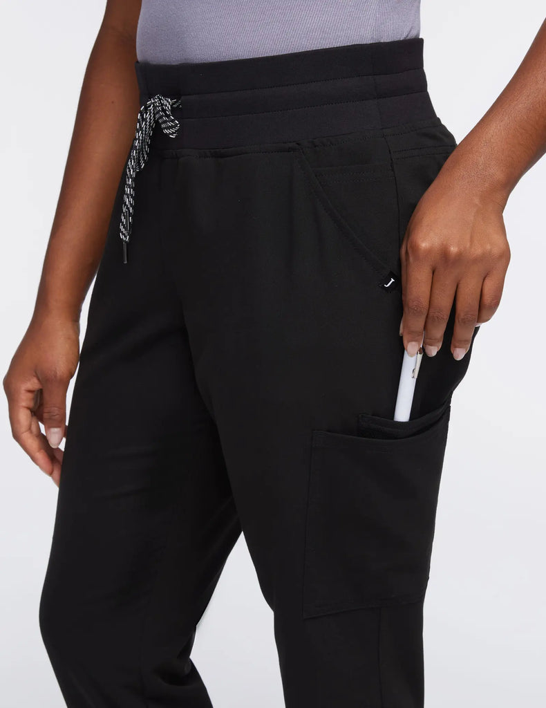 Jaanuu Scrubs Women's 13-Pocket Scrub Jogger Black | scrub-supply.com