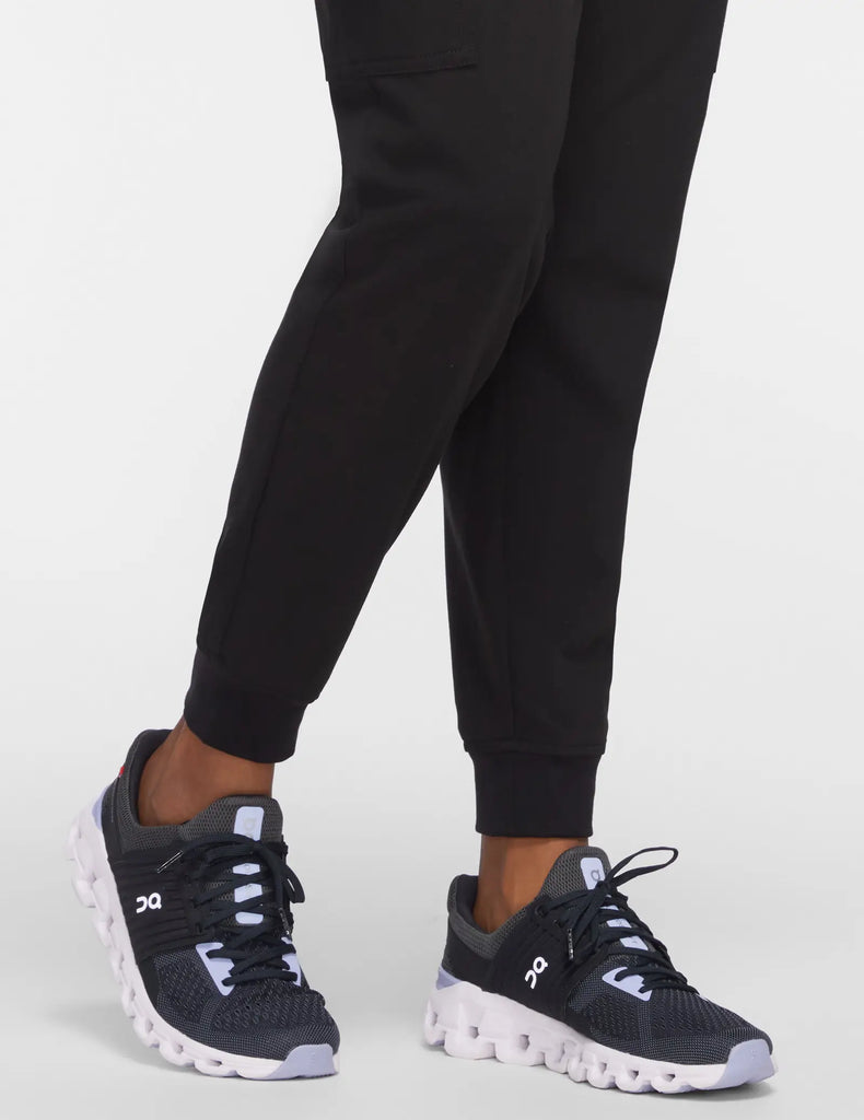 Jaanuu Scrubs Women's 13-Pocket Scrub Jogger Black | scrub-supply.com