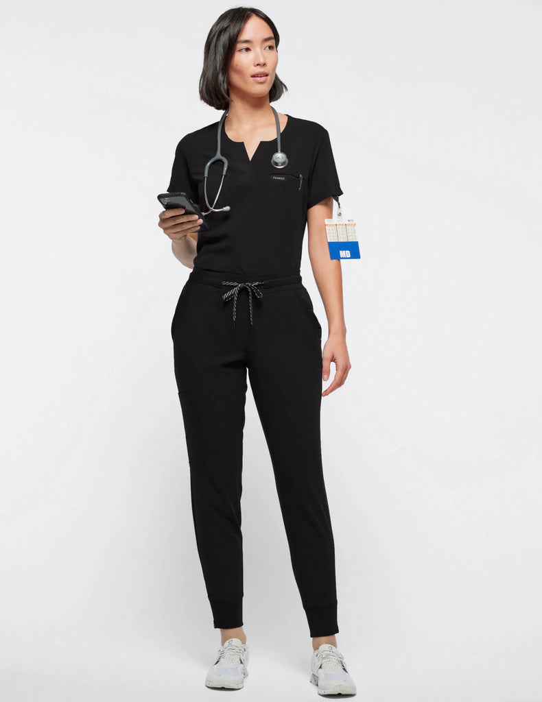 Jaanuu Scrubs Women's 1-Pocket Tuck-In Scrub Top Black | scrub-supply.com