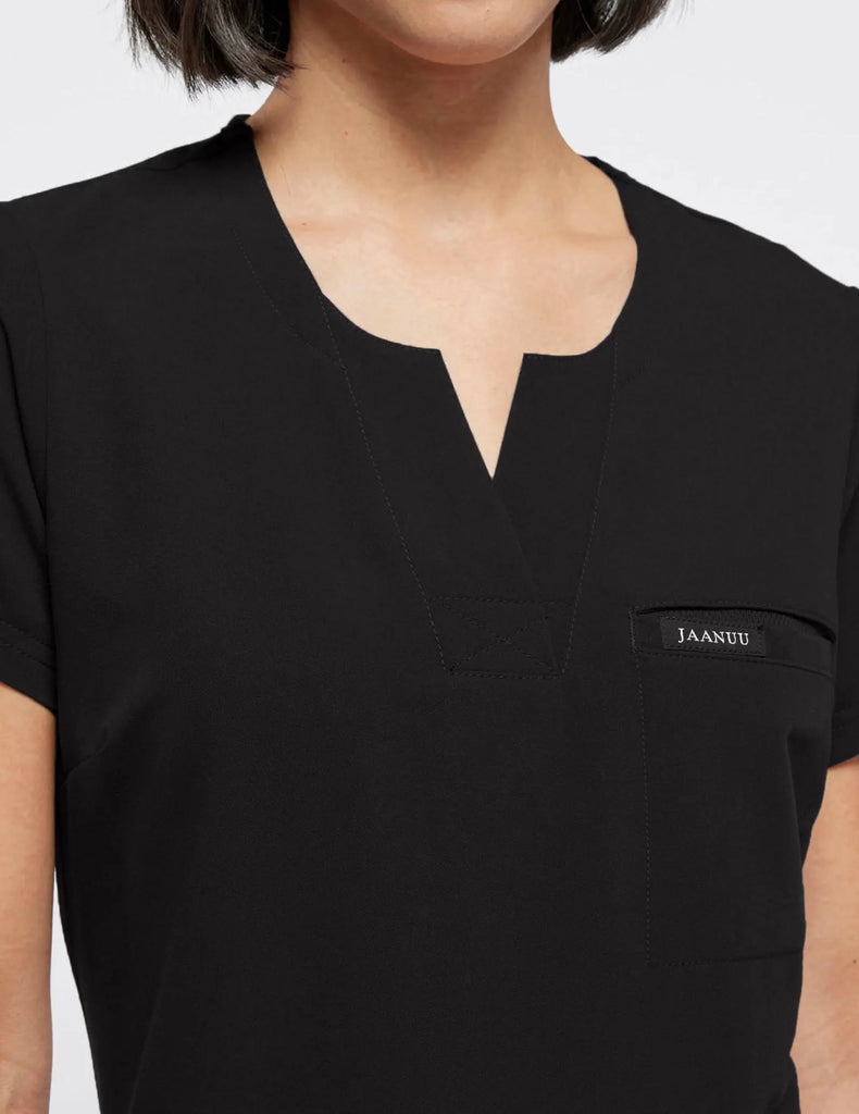 Jaanuu Scrubs Women's 1-Pocket Tuck-In Scrub Top Black | scrub-supply.com