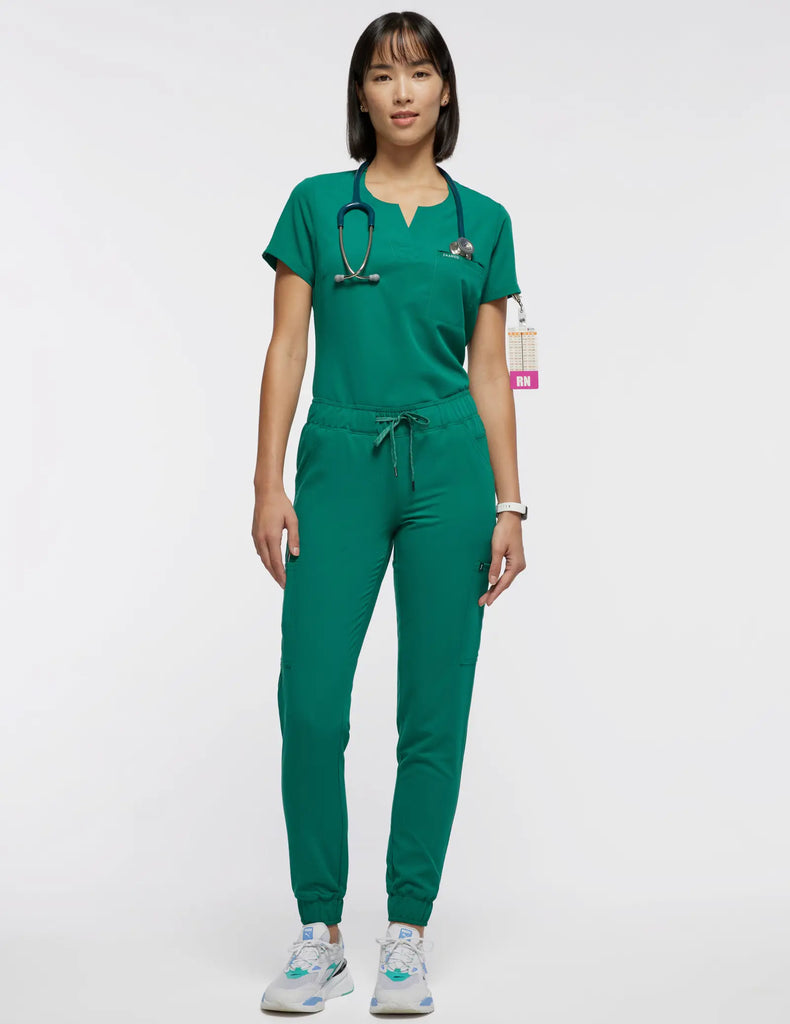 Jaanuu Scrubs Women's 1-Pocket Tuck-In Scrub Top Hunter Green | scrub-supply.com