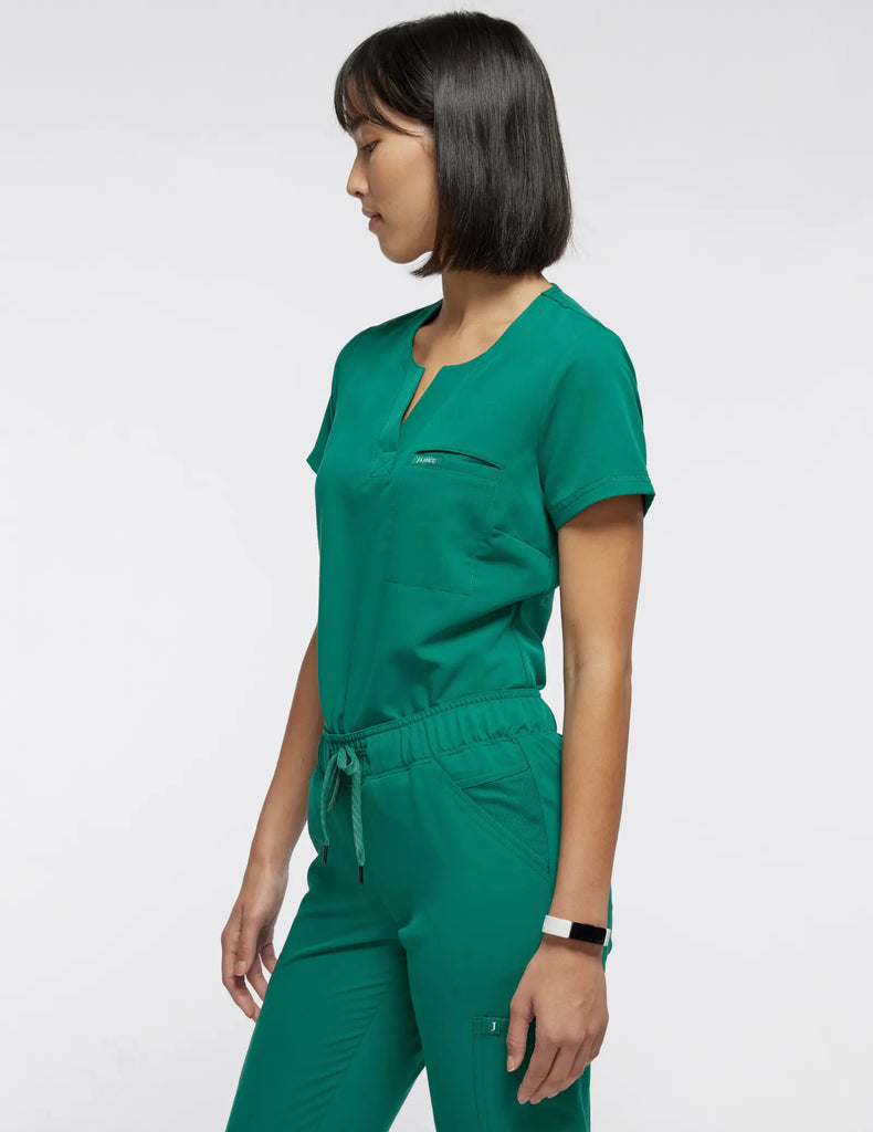 Jaanuu Scrubs Women's 1-Pocket Tuck-In Scrub Top Hunter Green | scrub-supply.com