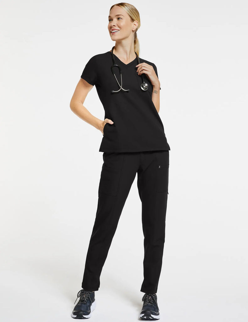 Jaanuu Scrubs Women's 3-Pocket V-Neck Scrub Top Black | scrub-supply.com