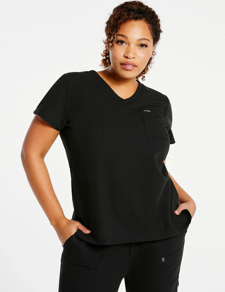 Jaanuu Scrubs Women's 3-Pocket V-Neck Scrub Top Black | scrub-supply.com