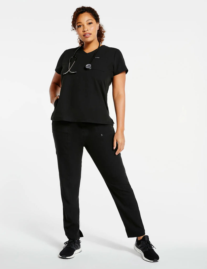 Jaanuu Scrubs Women's 3-Pocket V-Neck Scrub Top Black | scrub-supply.com