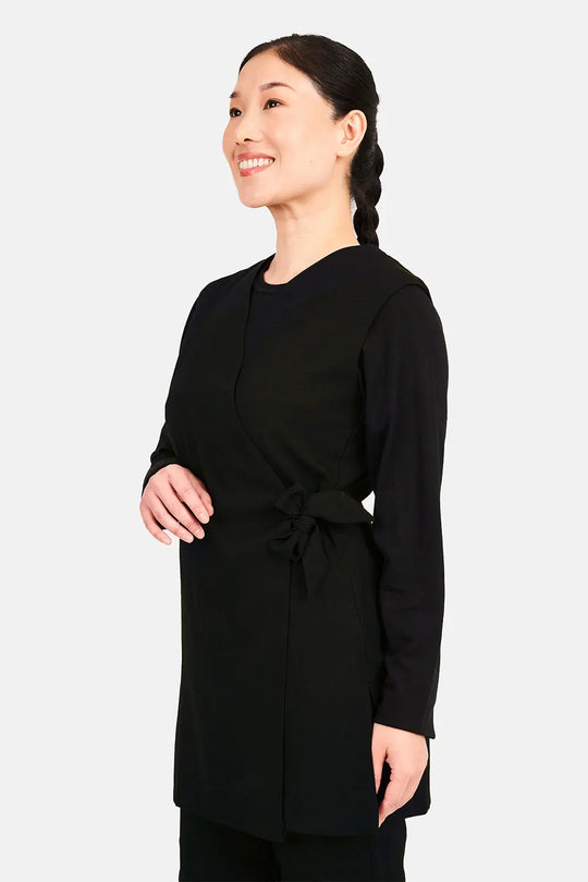 La Beeby Scrubs Women's Amie Top Black | scrub-supply.com