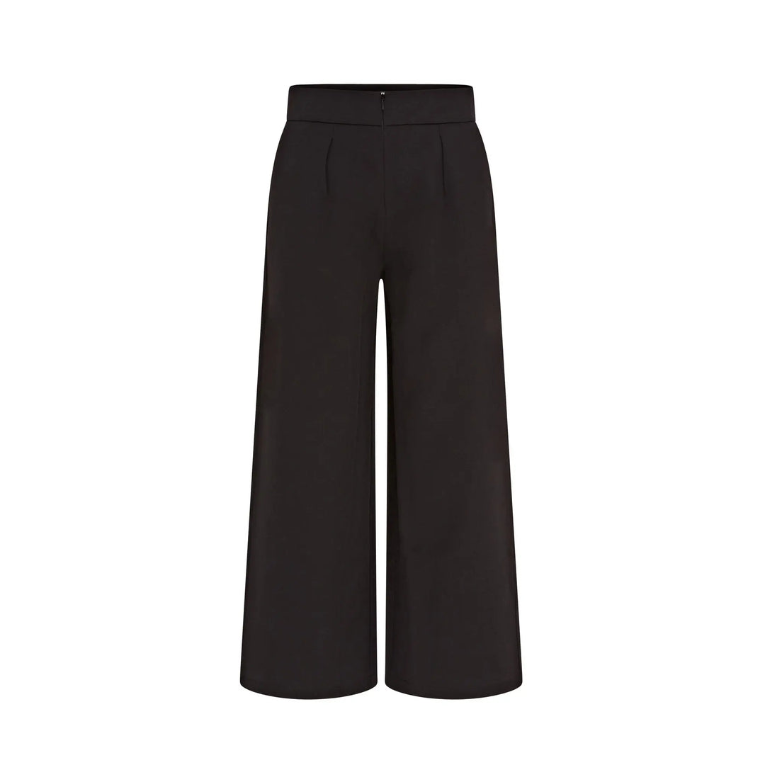 La Beeby Scrubs Women's Ivy Culotte Pants Black | scrub-supply.com