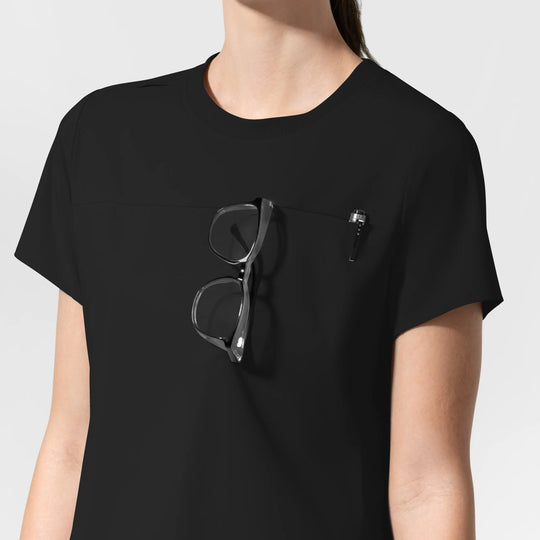 Wink Scrubs Women's Pulse Crew Neck Tuck-in Scrub Top Black | scrub-supply.com