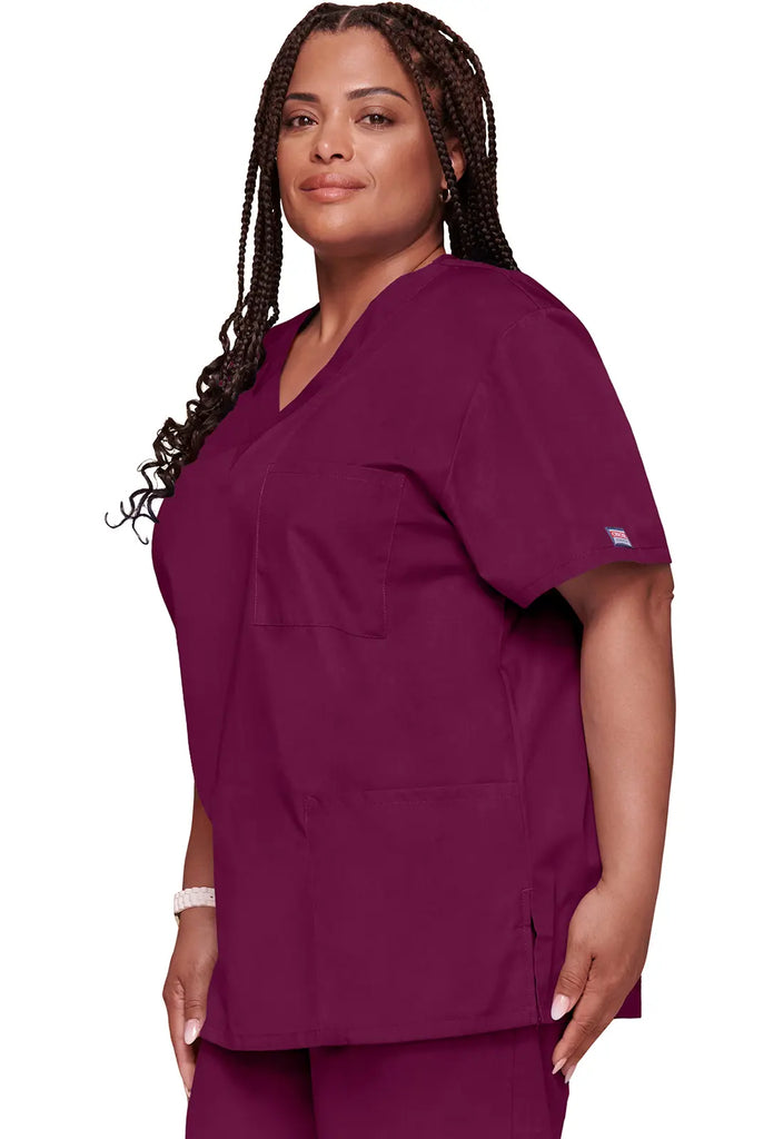 Cherokee Scrubs 3-pocket Unisex V-Neck Top Wine | scrub-supply.com